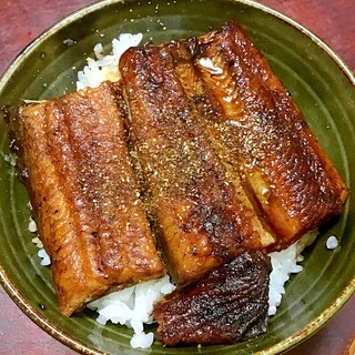 みりんでふっくらコク旨うな丼。